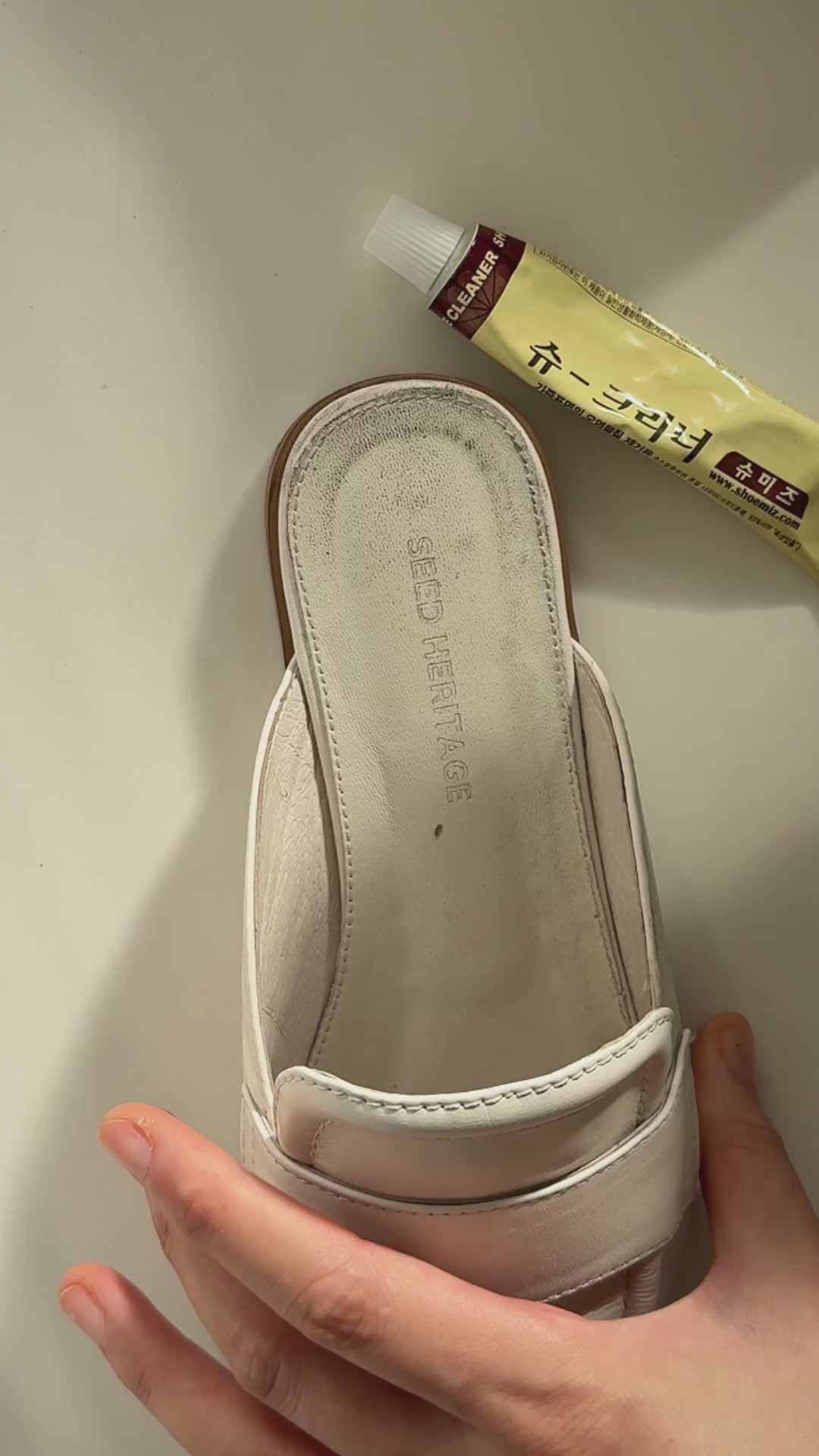Load video: Shoemiz white leather sneakers shoe cleaner